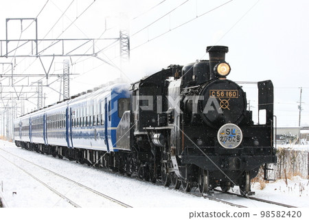 "SL Kita Biwako" passing through a snowy landscape (service ends in 2021) 98582420