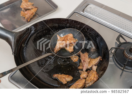 [Making stir-fried liver and pork liver] 98582567