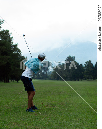 men play golf men play golf 98582675