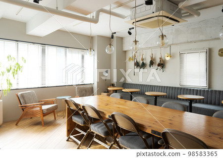 dining table in store 98583365