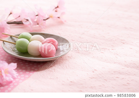 Tricolor dango (cherry-blossom viewing material) 98583806