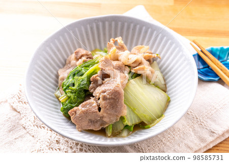 Stir-fried Shirona and Pork with Oyster Sauce 98585731