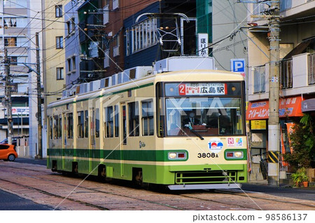 [廣島電鐵] 3800型Green Liner（觀音町天馬町） 98586137