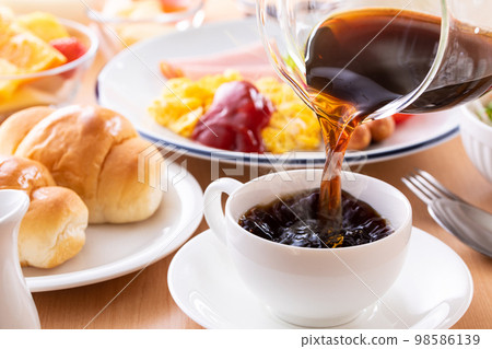 早餐喝咖啡 早餐喝咖啡 98586139
