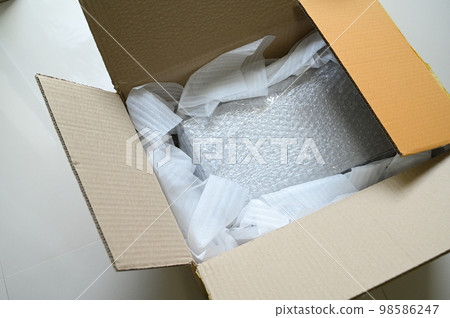 white wrap bubble put in brown box white wrap bubble put in brown box 98586247