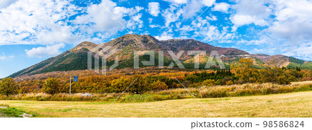 Panorama of Kuju Kogen Highlands from Senomoto [Minamioguni-machi, Aso-gun, Kumamoto Prefecture] 98586824