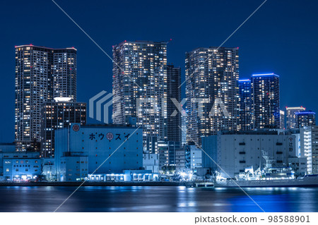 Beautiful night view of skyscrapers in Tsukishima Beautiful night view of skyscrapers in Tsukishima 98588901