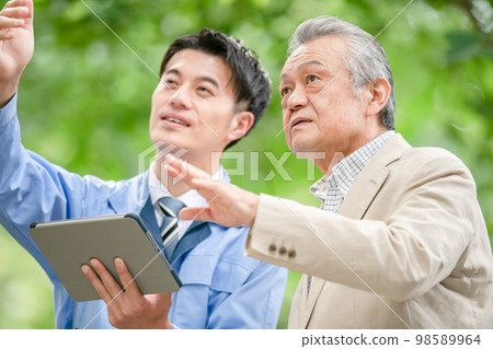 2 men middle senior 98589964