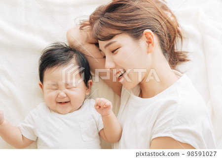 Baby and mother Baby and mother 98591027