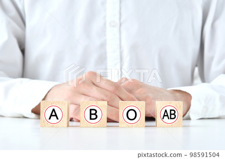 Character block with blood type written and woman 98591504