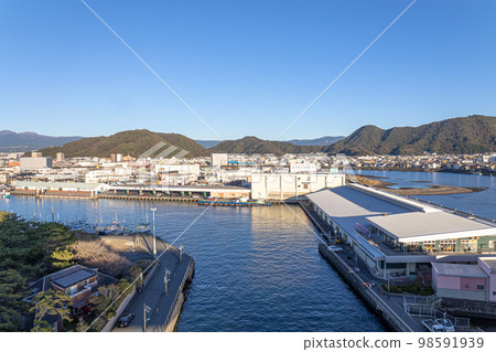 The scenery seen from Numazu Port's large observatory water gate "Byuo" 98591939