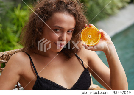 Beauty Woman. Smiling Girl With Healthy Face Skin Holding Orange in Hand 98592049