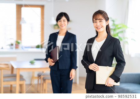 房地產婦女客廳女商人銷售大廈建築 98592531