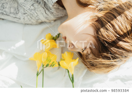 Beauty image of a lying woman Beauty image of a lying woman 98593384