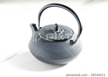 Japanese traditional kettle iron kettle designed as a tea utensil 98594011