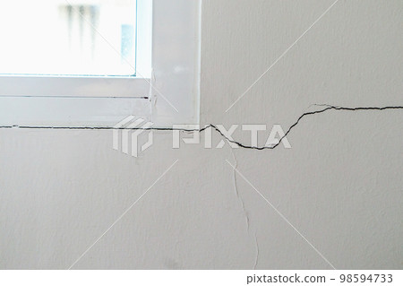 New house wall crack near window frame 98594733