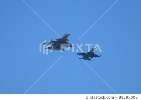 日本航空自衛隊 F-2B 和印度空軍蘇霍伊 Su-30MKI 98595008