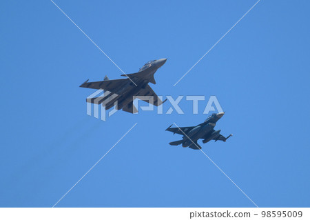 日本航空自衛隊 F-2B 和印度空軍蘇霍伊 Su-30MKI 日本航空自衛隊 F-2B 和印度空軍蘇霍伊 Su-30MKI 98595009
