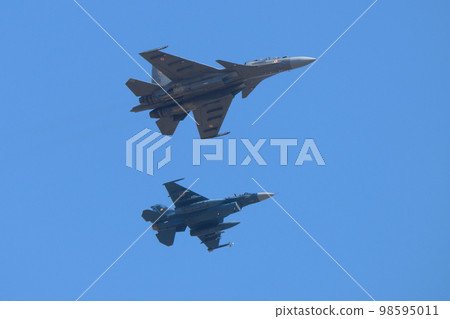 日本航空自衛隊 F-2B 和印度空軍蘇霍伊 Su-30MKI 日本航空自衛隊 F-2B 和印度空軍蘇霍伊 Su-30MKI 98595011