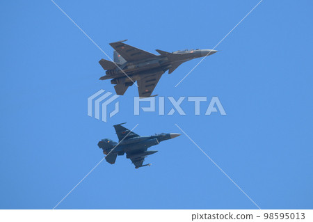 日本航空自衛隊 F-2B 和印度空軍蘇霍伊 Su-30MKI 日本航空自衛隊 F-2B 和印度空軍蘇霍伊 Su-30MKI 98595013