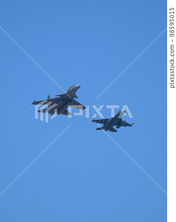 日本航空自衛隊 F-2B 和印度空軍蘇霍伊 Su-30MKI 日本航空自衛隊 F-2B 和印度空軍蘇霍伊 Su-30MKI 98595015