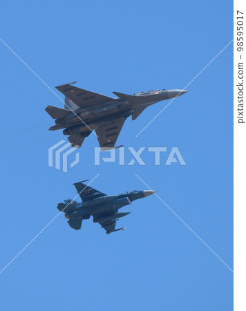 日本航空自衛隊 F-2B 和印度空軍蘇霍伊 Su-30MKI 日本航空自衛隊 F-2B 和印度空軍蘇霍伊 Su-30MKI 98595017