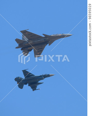 日本航空自衛隊 F-2B 和印度空軍蘇霍伊 Su-30MKI 日本航空自衛隊 F-2B 和印度空軍蘇霍伊 Su-30MKI 98595019