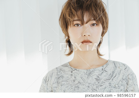 天生麗質的女人 天生麗質的女人 98596157