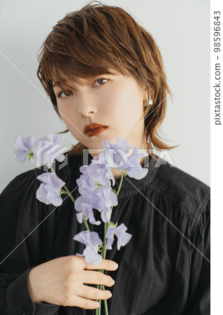 Fashionable beauty woman 98596843