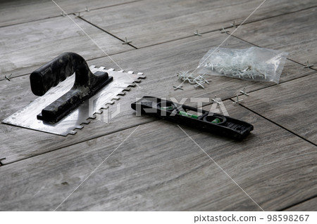 Spirit level and tiling tools. Repairs and renovation Spirit level and tiling tools. Repairs and renovation 98598267