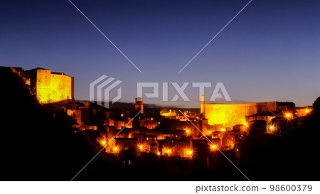 Beautiful medieval italian town with old houses at sunset, Sorano, Tuscany, Grosetoo, Italy 98600379
