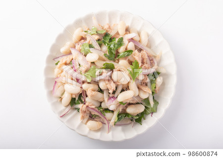 White kidney bean and tuna salad White kidney bean and tuna salad 98600874