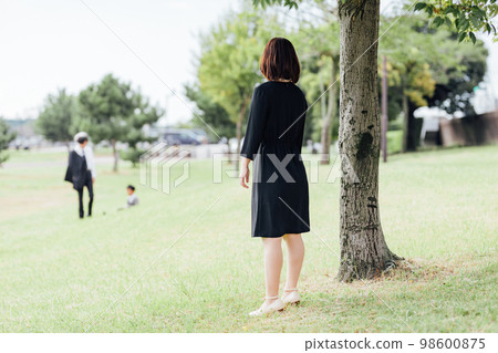 Funeral/Family after Funeral 98600875