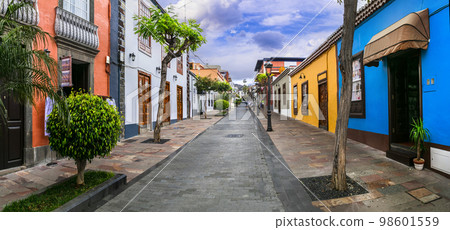 Charming colorful old streets of Los llanos de Aridane. La Palma island, Canary islands of Spain Charming colorful old streets of Los llanos de Aridane. La Palma island, Canary islands of Spain 98601559