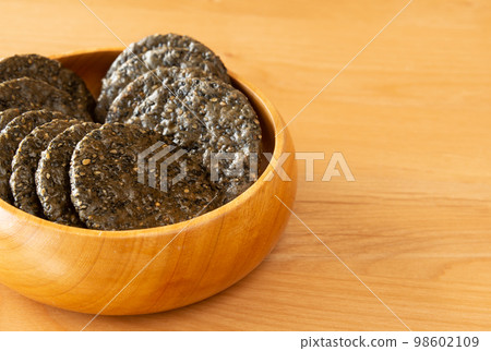 黑芝麻米果 零食米果 98602109