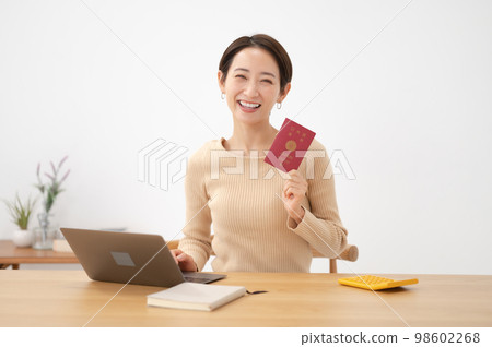 Female passport 98602268