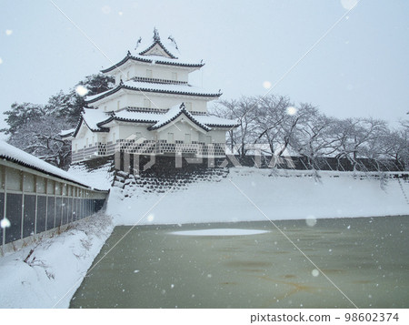 Winter scenery of Shibata Castle, Niigata Prefecture 98602374