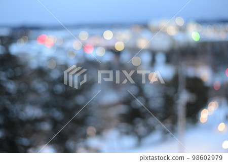 Illusion of a snowy twilight 98602979