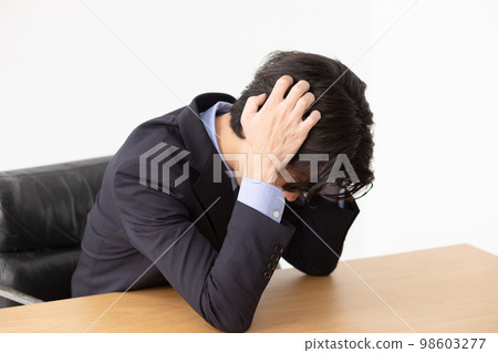 Man worried suit 98603277