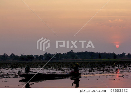 Silhouette of a boat in the reservoir.And sunset 98603382
