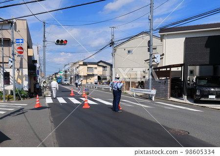 Pedestrian crosswalk white line work in summer 98605334