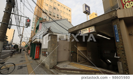 位於大阪市西成區愛林地區，Osaka Metro動物園前站8號出口。 98605980