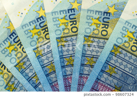 Banknotes 20 euros beautifully laid out 98607324