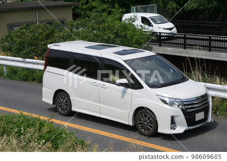 One box car minivan One box car minivan 98609685