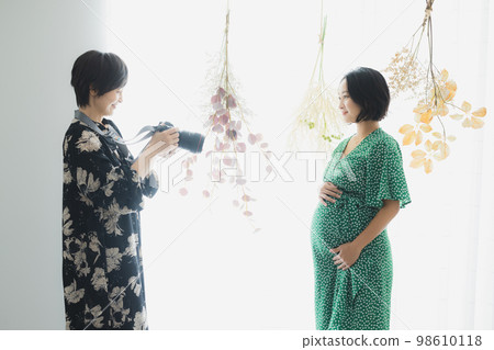 Maternity photo Maternity photo 98610118