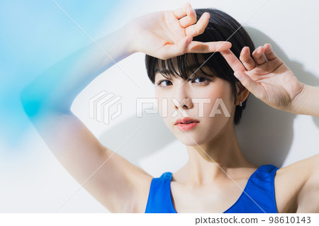 A woman in a blue tank top 98610143