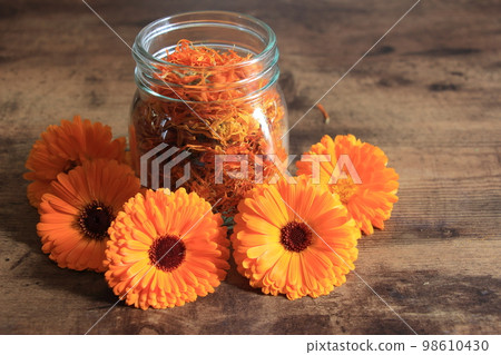 Making skin savior calendula oil 98610430