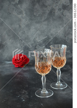 Valentine background with wine, roses and beautiful gift 98612390