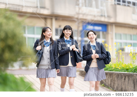 女高中生上校服 98613235