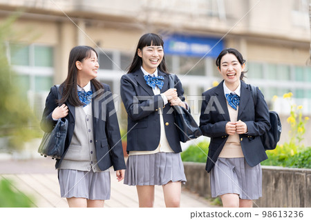 女高中生上校服 98613236